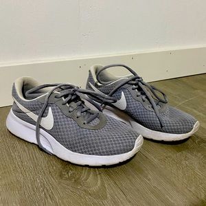 Nike Women’s Tanjun- Grey